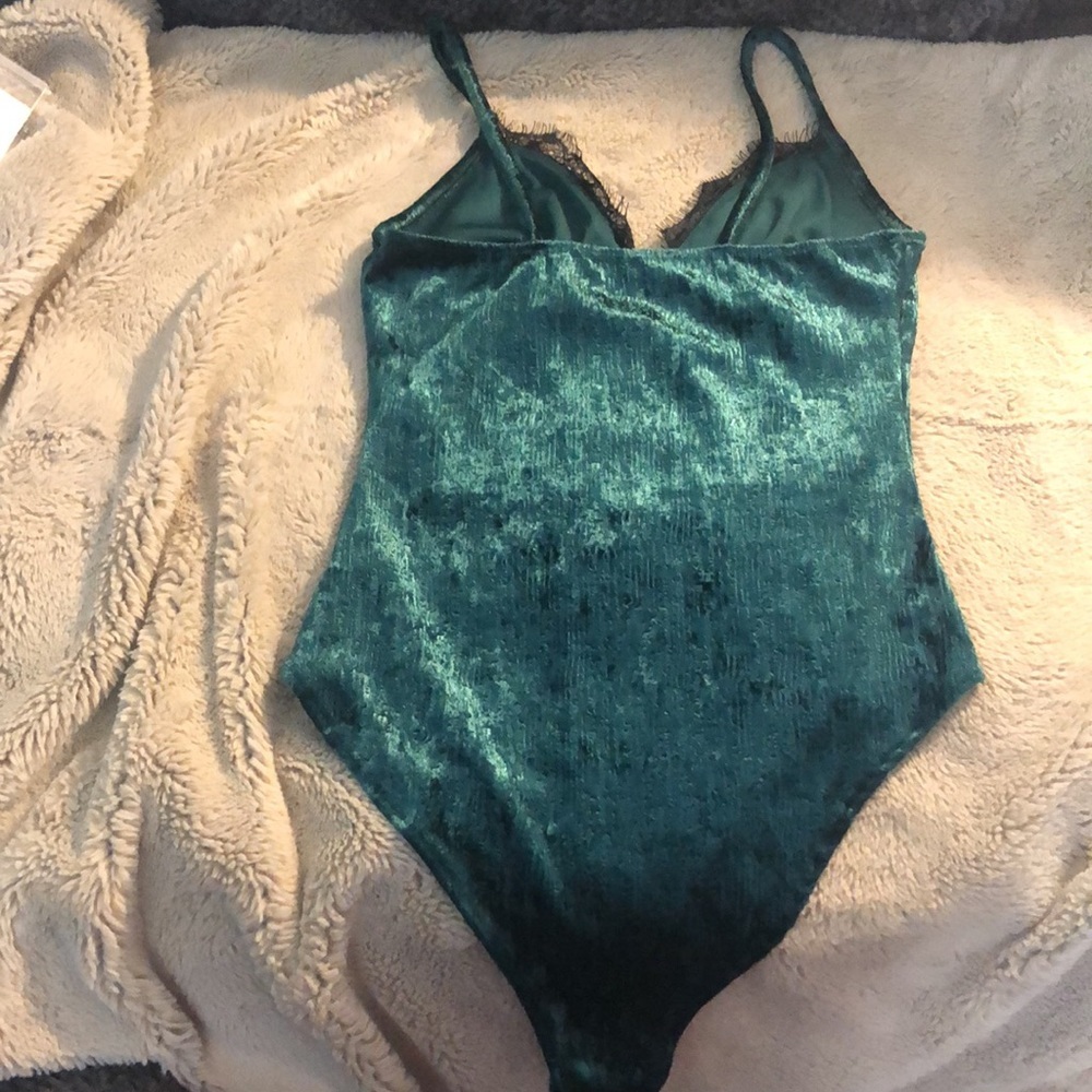 🎉4 for $20 A3 Design Green Velvet Bodysuit, size small - Picture 3 of 6